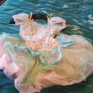 Ballet costume. Medium child. NEW Revolution